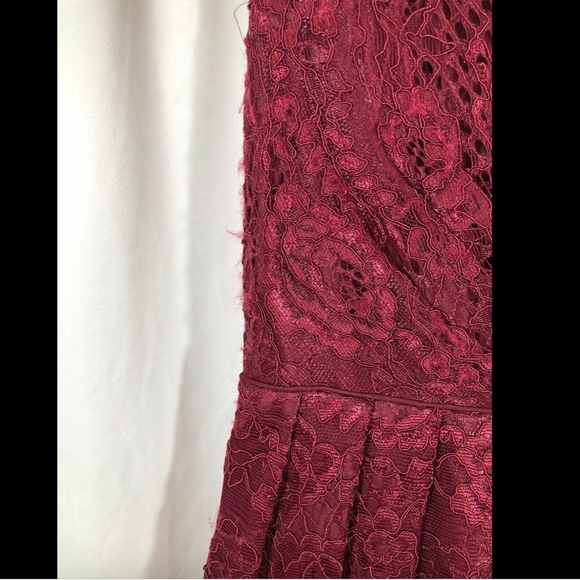 EUC JS Collections Embroidered Lace Ballgown Wine - Picture 4 of 8